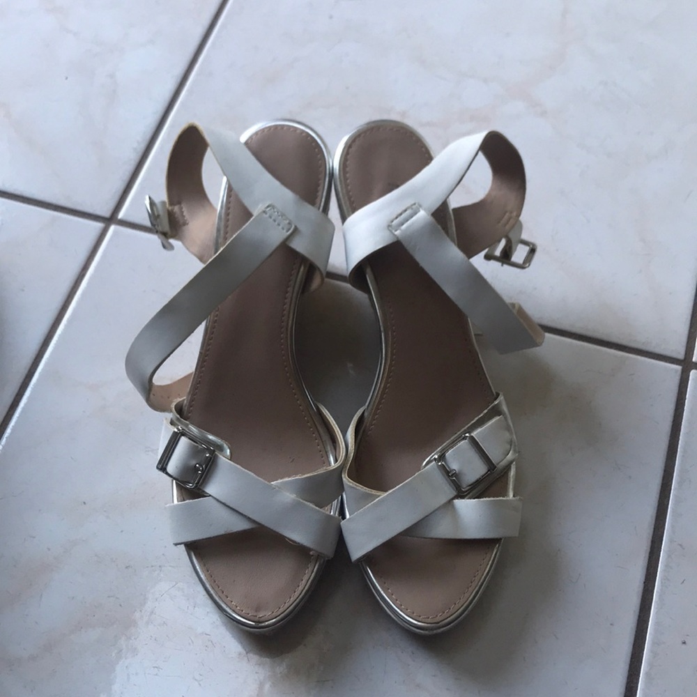 White Wedges